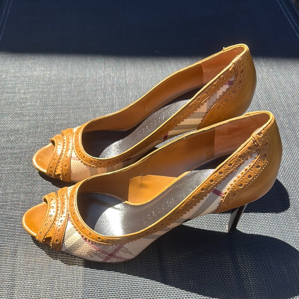 Vintage Burberry Brogue Haymarket Check Peep Toe Heels Size 40 (9-9.5 US) - Picture 3 of 13